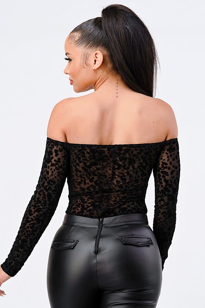 Black off shoulder sweetheart neckline top hot sale